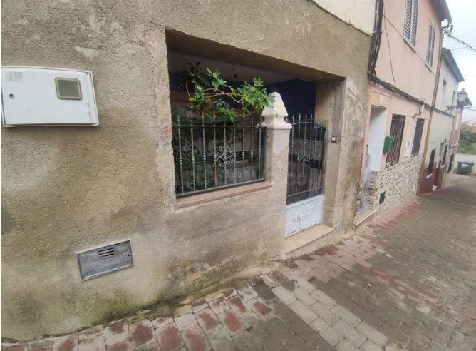 SE VENDE casa adosada OKUPA en C Olivo 8 de Bullas