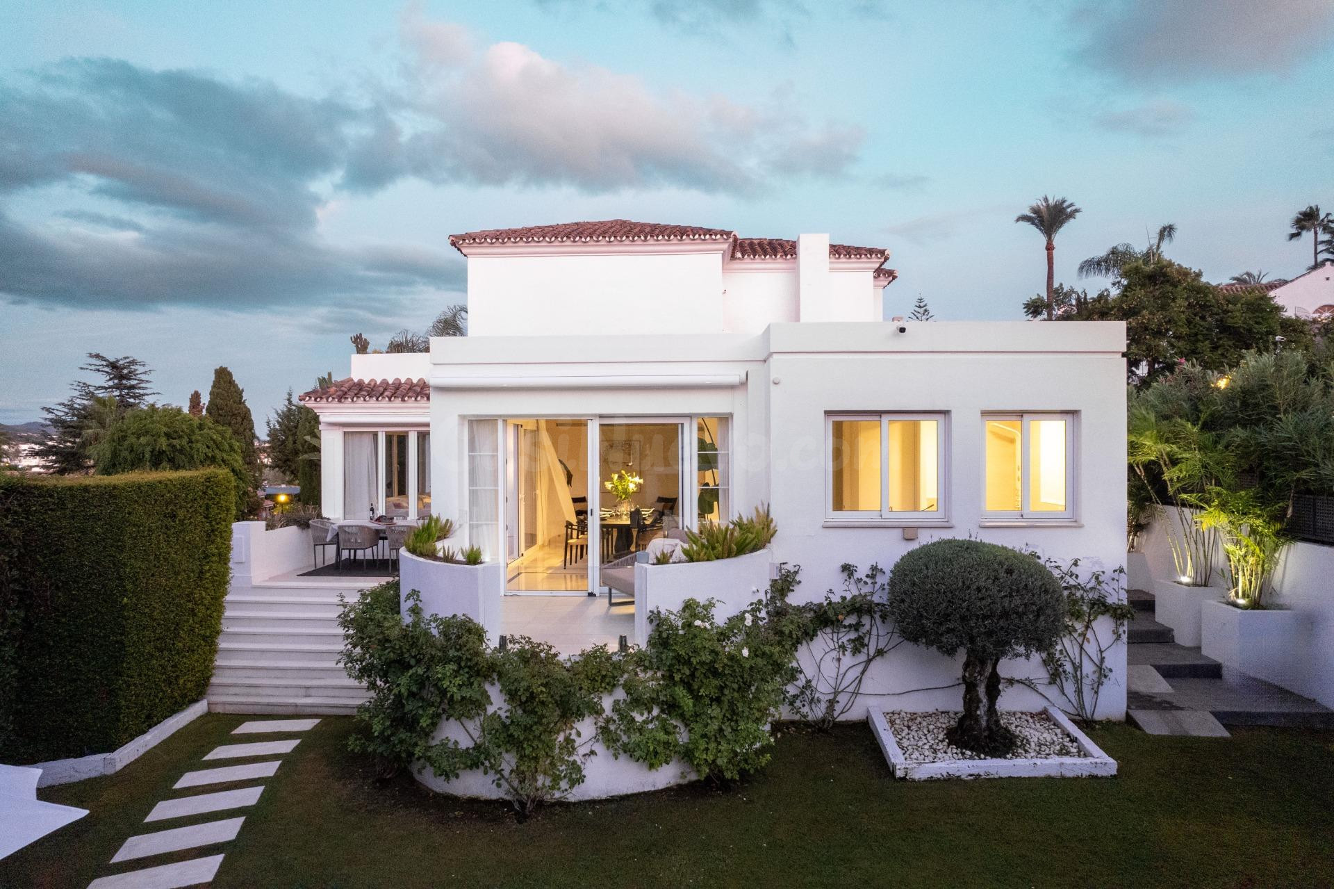 Villa de 4 dormitorios y 5 baños en Nueva Andalucía. Marbella