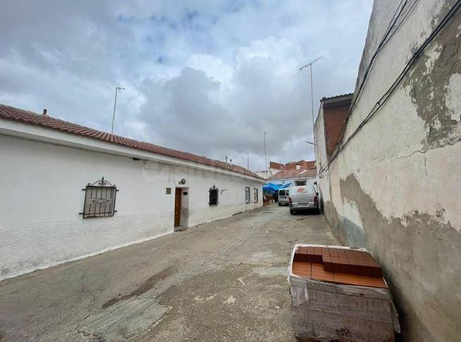 SE VENDE casa adosada OKUPA en C Calle Alamillo 35 de Puebla
