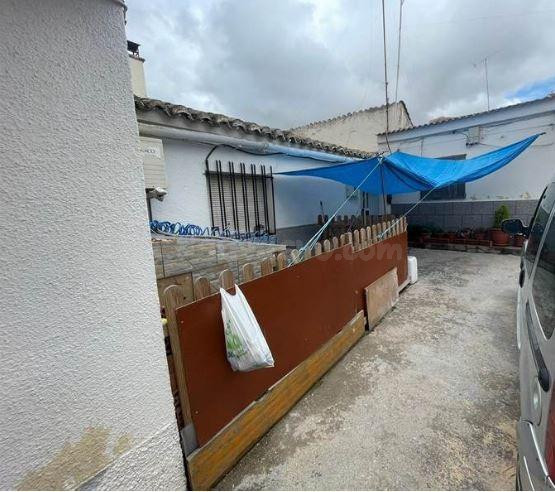 SE VENDE casa adosada OKUPA en C Calle Alamillo 35 de Puebla - foto 2