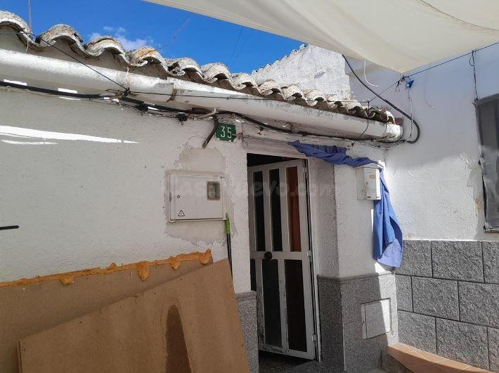 SE VENDE casa adosada OKUPA en C Calle Alamillo 35 de Puebla - foto 3