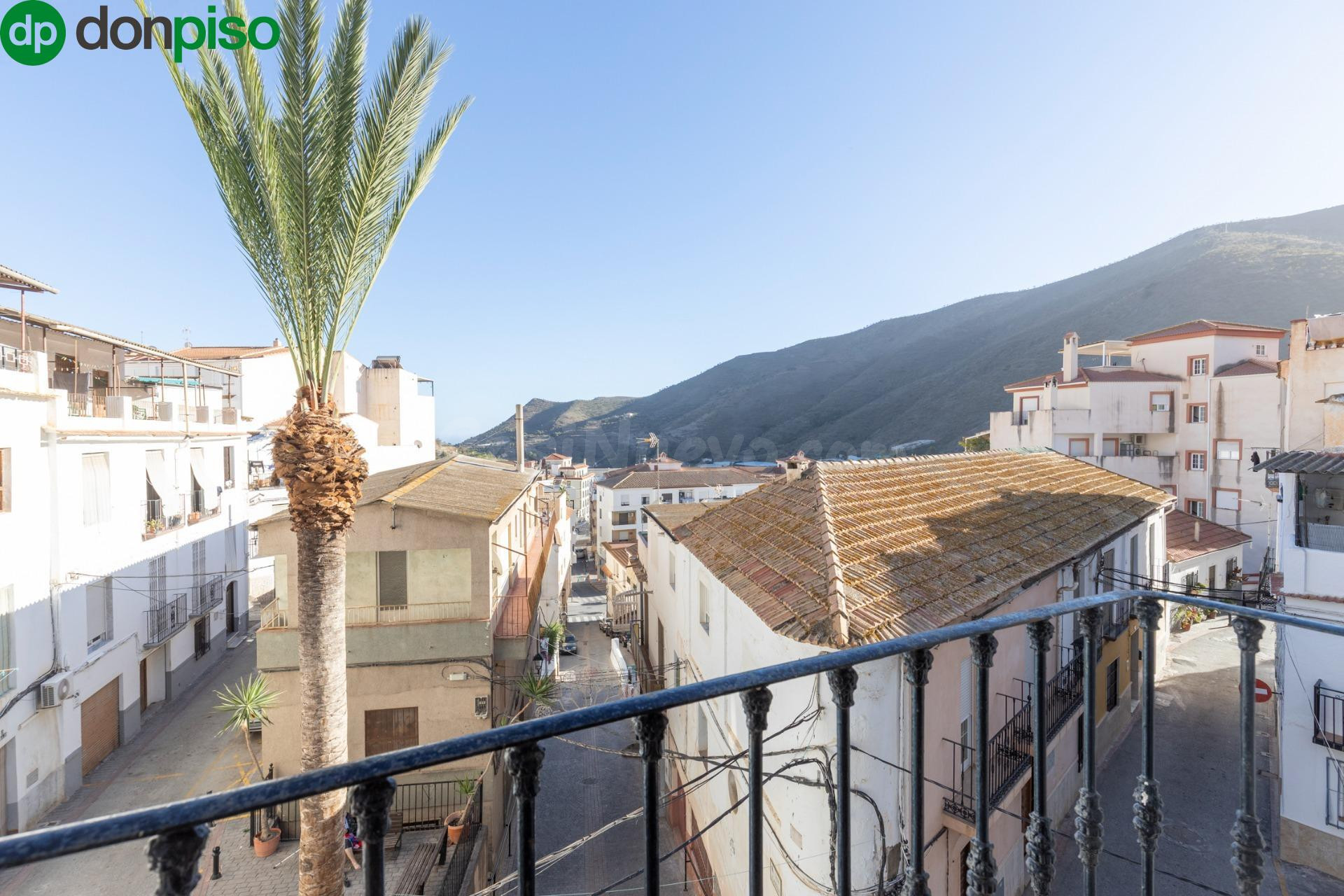 Casa de dos plantas en Albuñol con amplia terraza y vistas despejadas