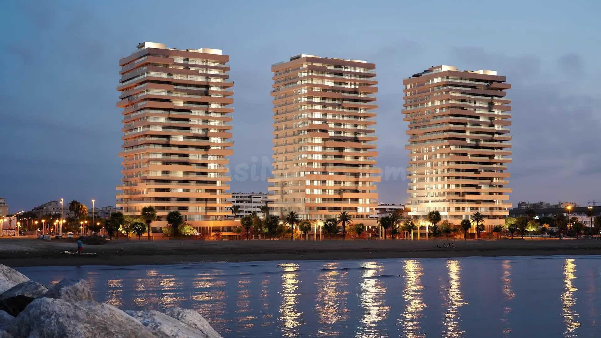 Apartamento de lujo de 4 dormitorios y 4 baños con vistas al mar. Primera Línea, Málaga