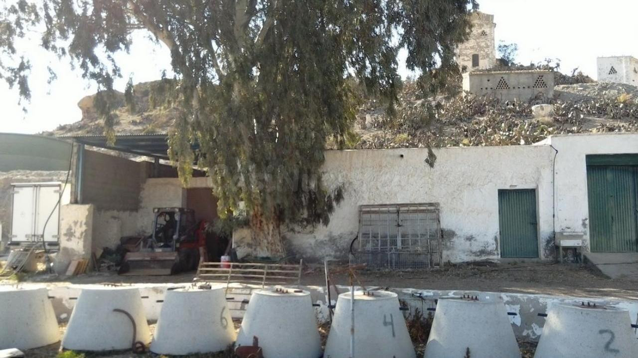 SE VENDE terreno rustico/casa  OKUPA en C PASTOR 10 de Taber