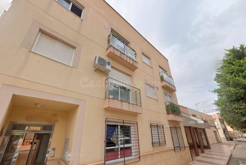 SE VENDE piso OKUPA en C Casablanca  21 de Roquetas de Mar