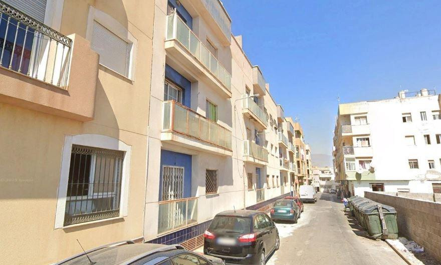 SE VENDE piso OKUPA en C GENERAL PRIM 3 de Roquetas de Mar