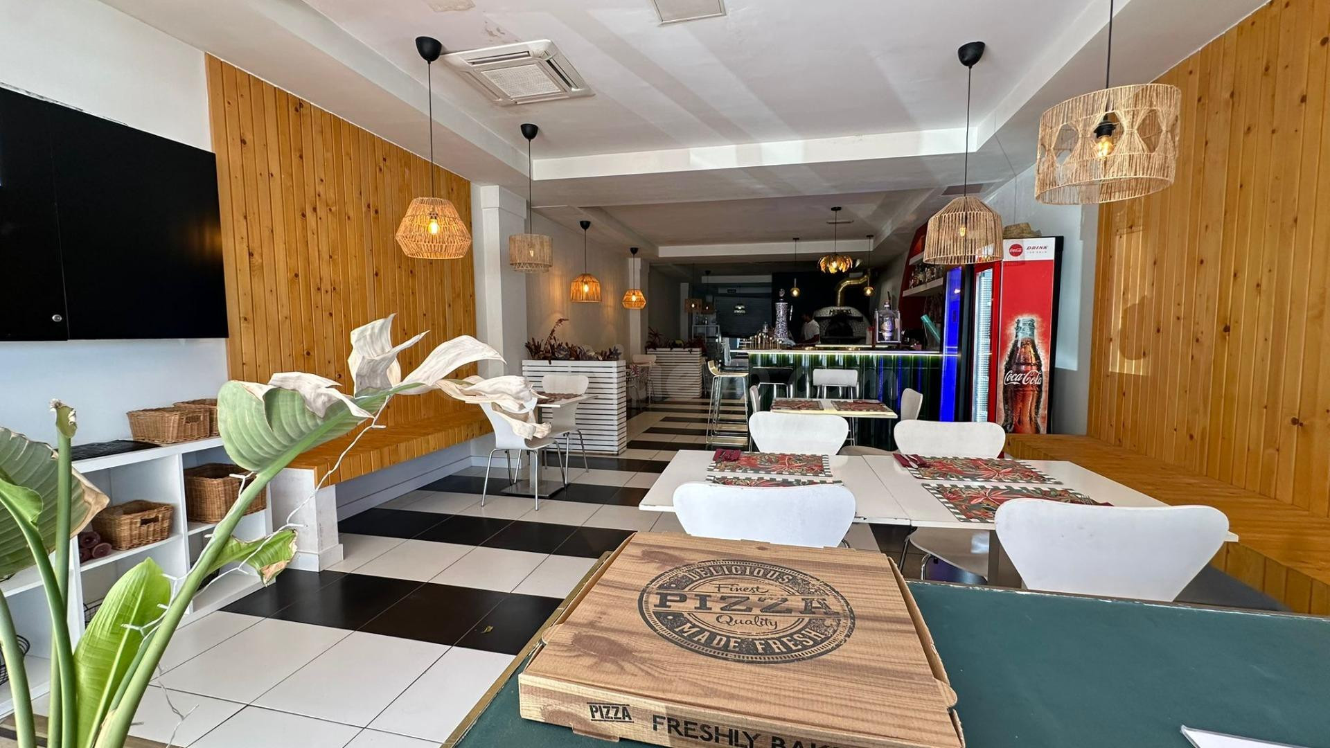 Se traspasa restaurante pizzería en pleno funcionamiento, con excelente facturación
