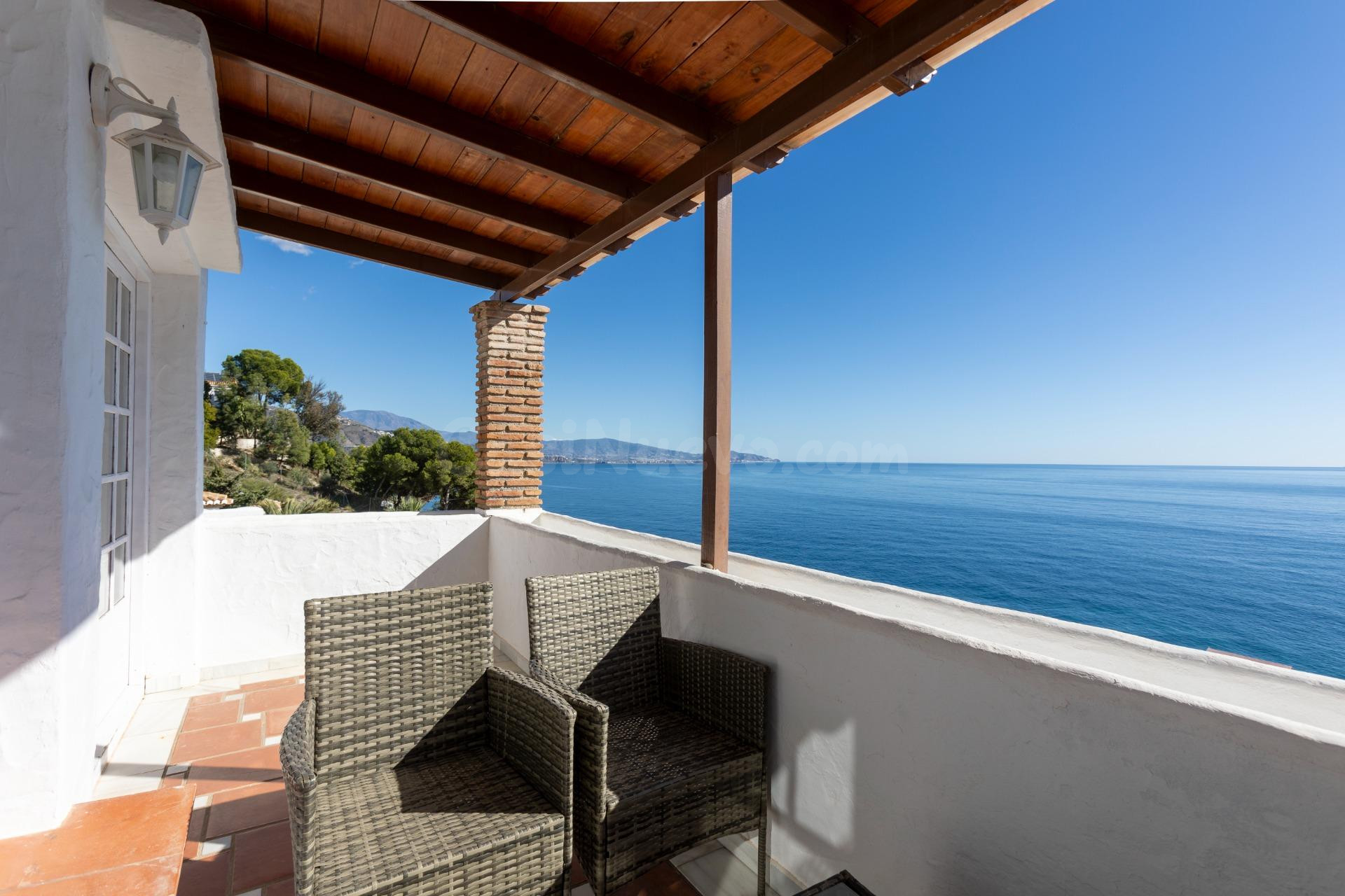 VISTAS INFINITAS EN PRIMERA LINEA DE PLAYA, Chalet Independiente en Primera Línea de Mar