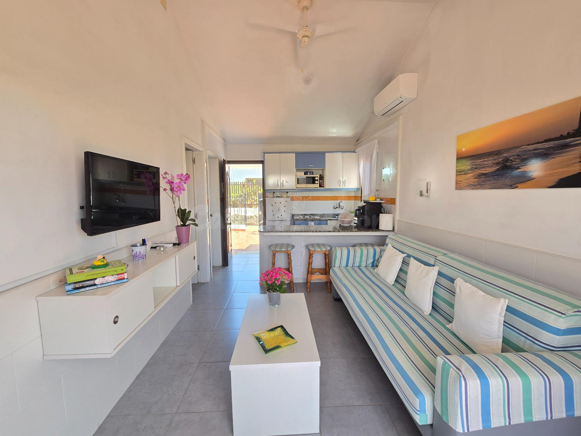 Bungalow luminoso de un dormitorio de esquina para la temporada de invierno con una terraza de 80 m2