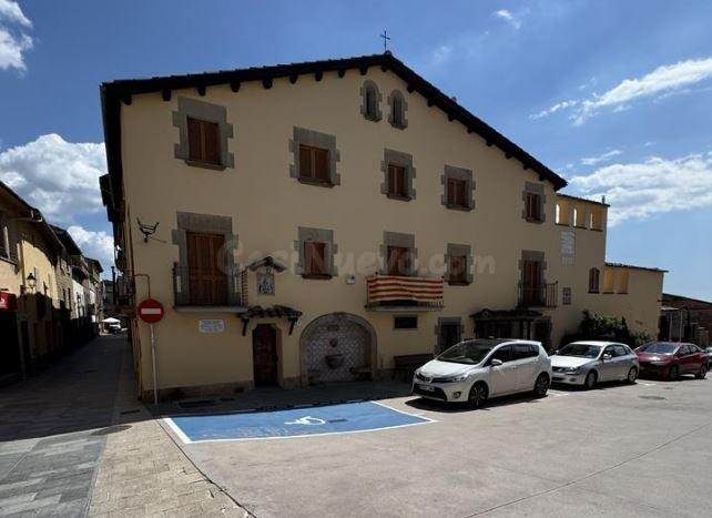 SE VENDE piso OKUPA en C SANT PERE ALMATO 16 de Sant Feliu de Sasserra, Barcelona.