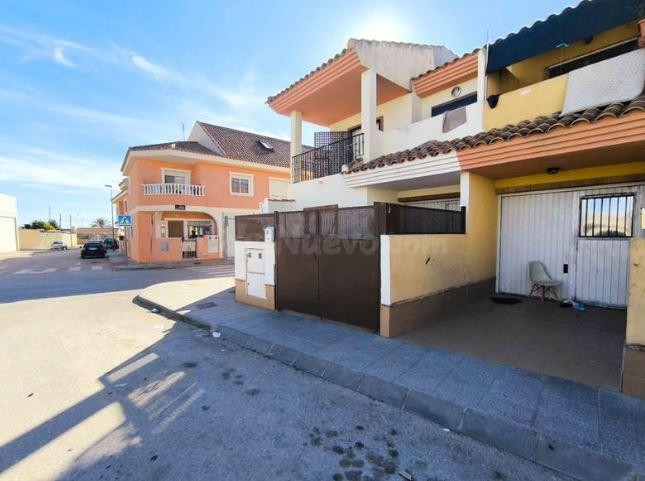 SE VENDE casa adosada OKUPA en C Juan De Cobato 8 de Torre-P