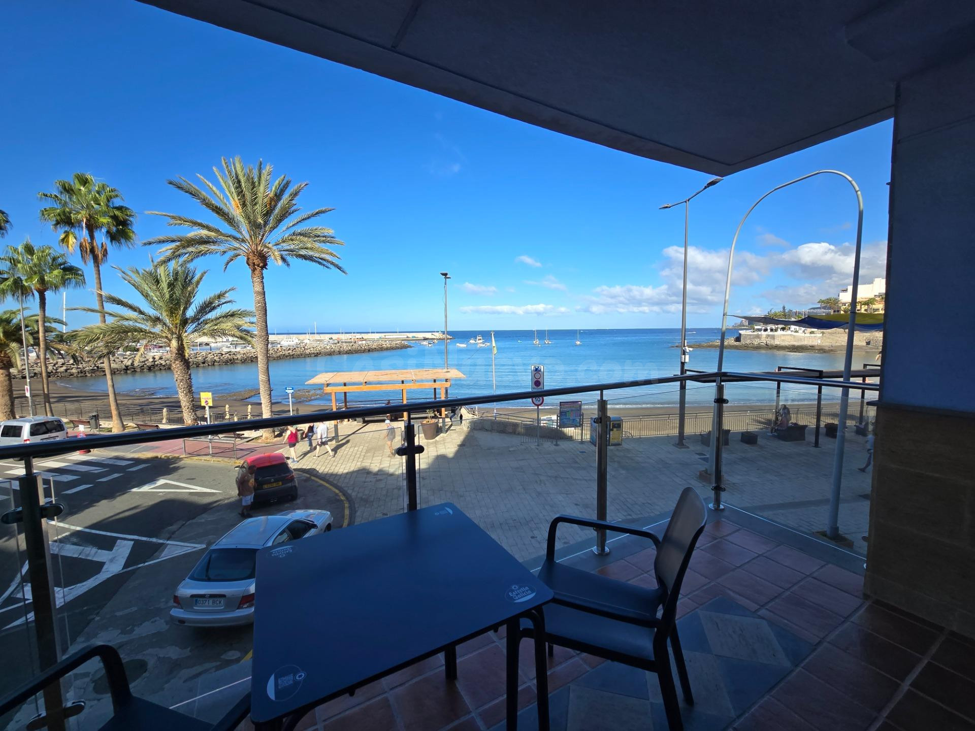 Luminoso y moderno apartamento con vistas espectaculares a la playa y al mar