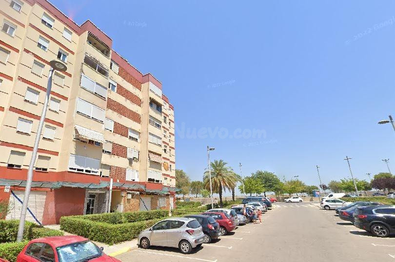 SE VENDE piso OKUPA en C EX VPO PISO C/ RIU LLOBREGAT, 18 -