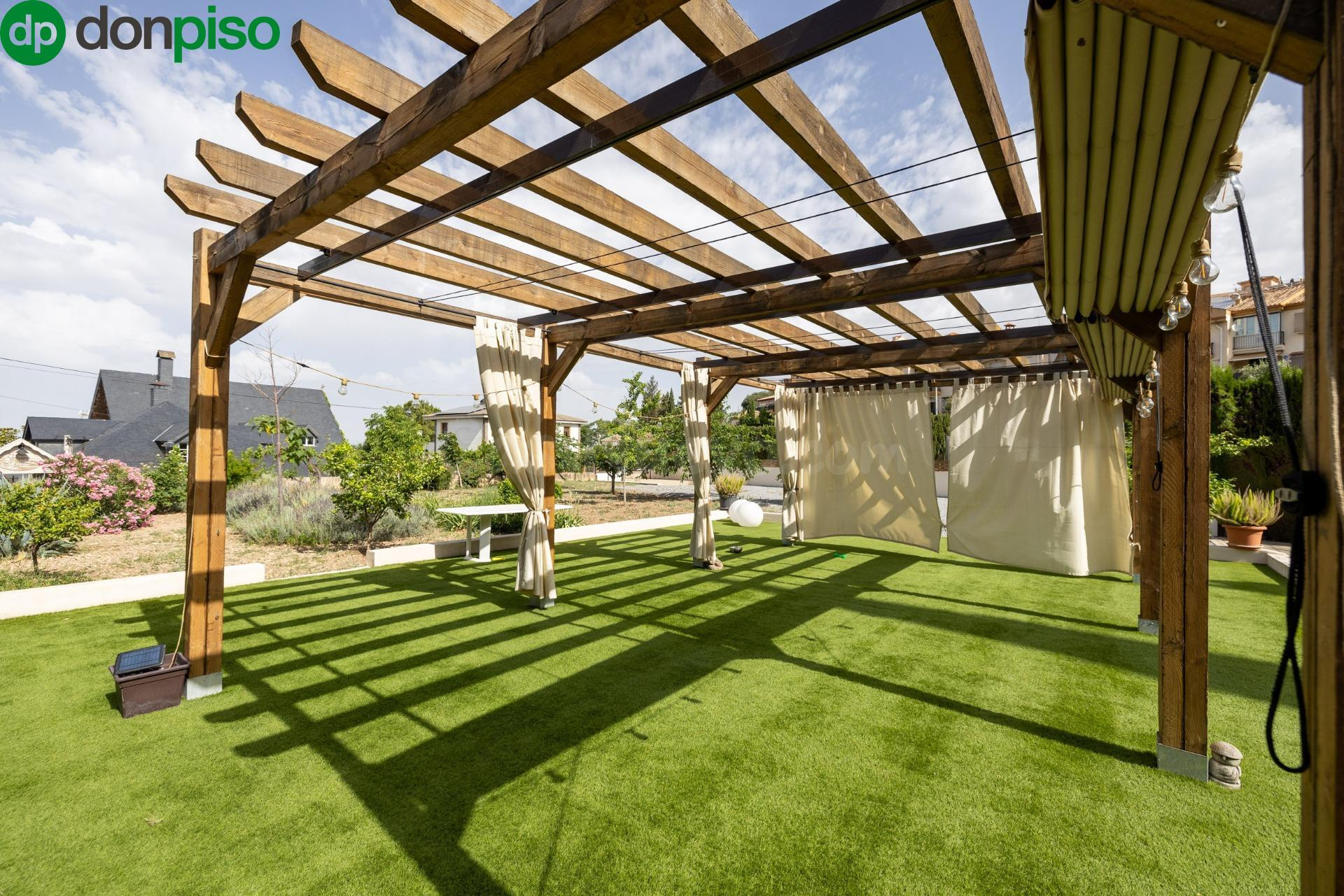 TERRENO URBANO CON PROYECTO PARA 4 CASAS  ADOSADAS EN MONACHIL– A  SOLO  8 min. DE GRANADA