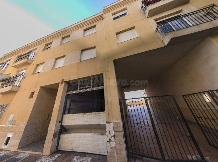 SE VENDE piso OKUPA en C Ines   de Roquetas de Mar