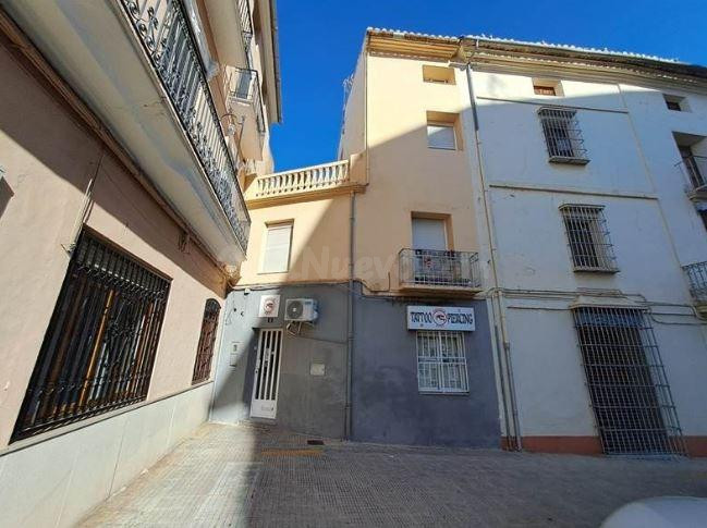 SE VENDE casa  OKUPA en C Miguel Hernandez 8 de Carcaixent - foto 2
