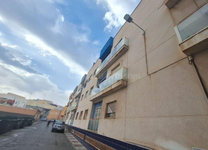 SE VENDE piso OKUPA en C General Prim 3 de Roquetas de Mar