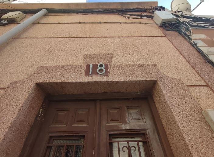 SE VENDE otro OKUPA en C MARIPOSA  18 de Almería