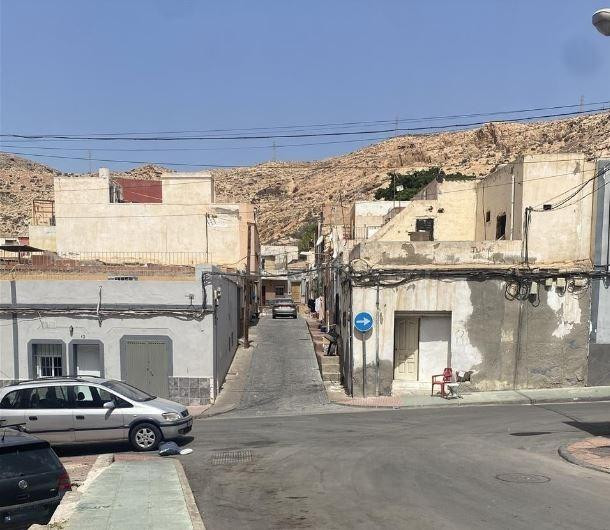 SE VENDE casa adosada OKUPA en C ROQUETAS  11 de Almería