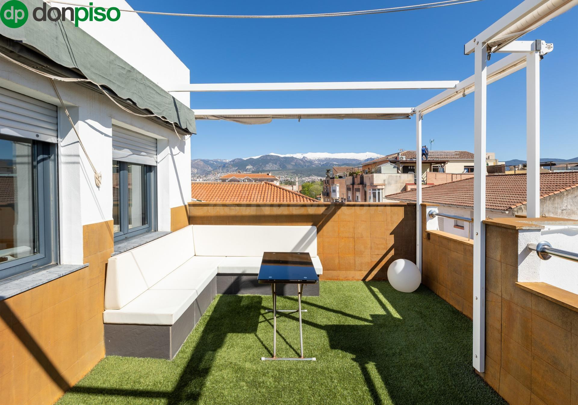 Venta de casa con calidades de lujo en Armilla (Granada)