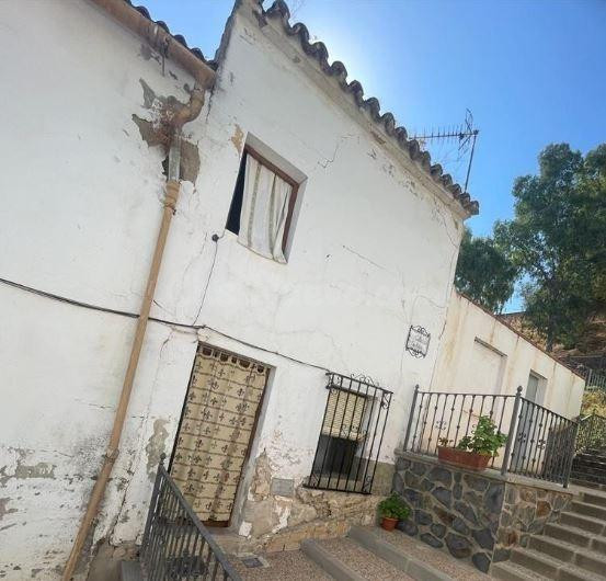 SE VENDE casa adosada OKUPA en C SAN ANTON  15 de Cuevas Baj - foto 3