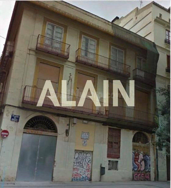 EDIFICIO EN VENTA EN EL CARMEN  CON GARAJE ZONA CIUTAT VELLA.