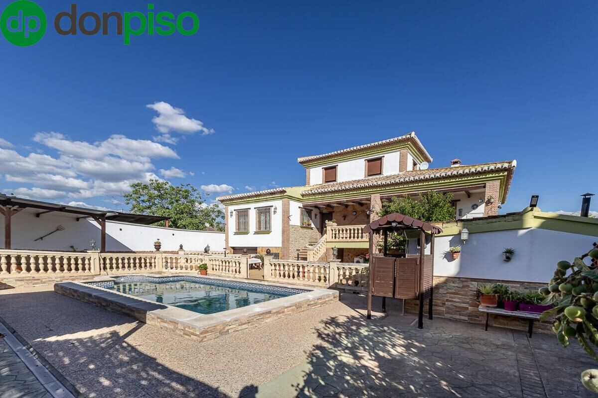 Chalet en Albolote.