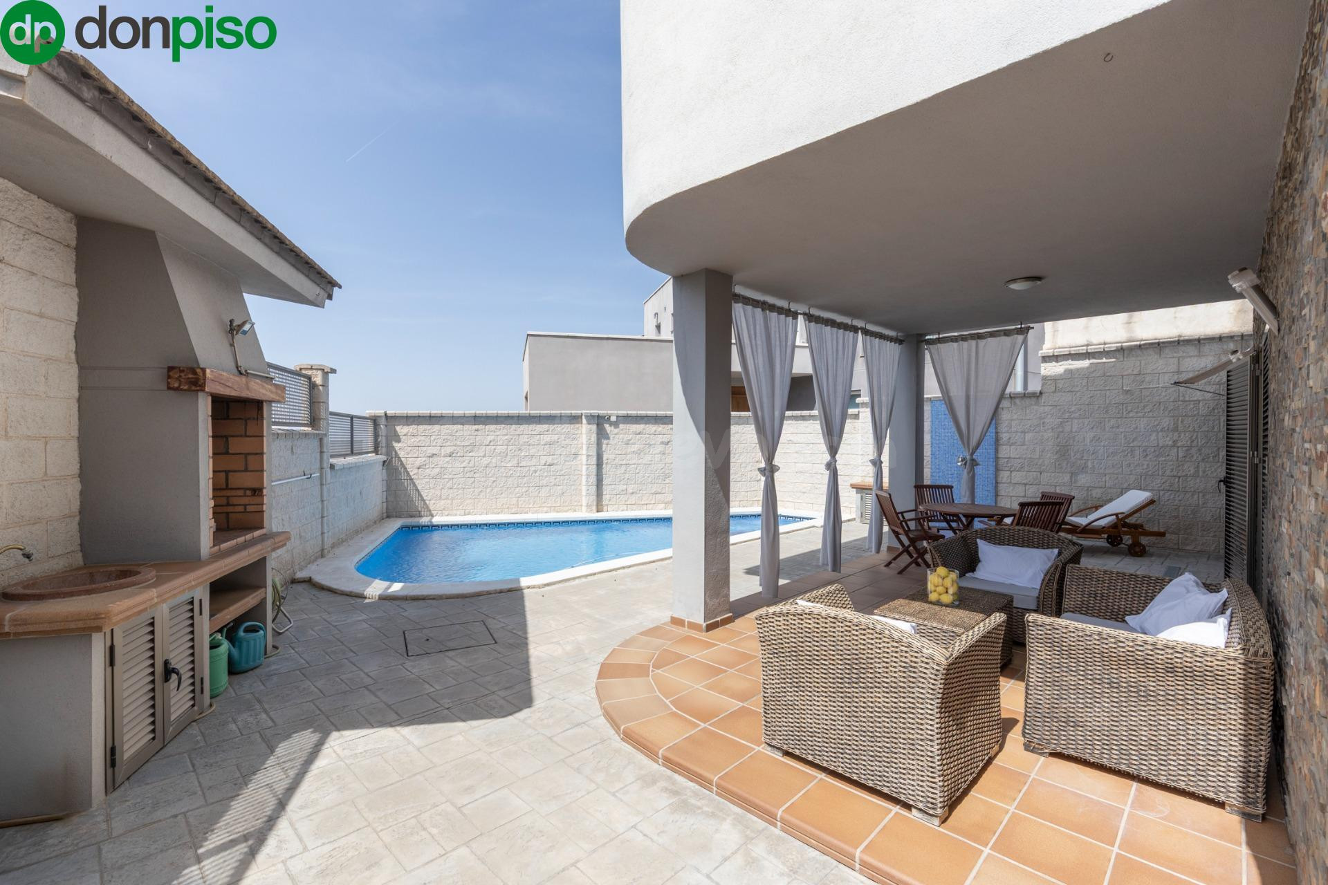 ¡ESPECTACULAR CHALET INDEPENDIENTE MODERNO CON PISCINA PRIVA - foto 2