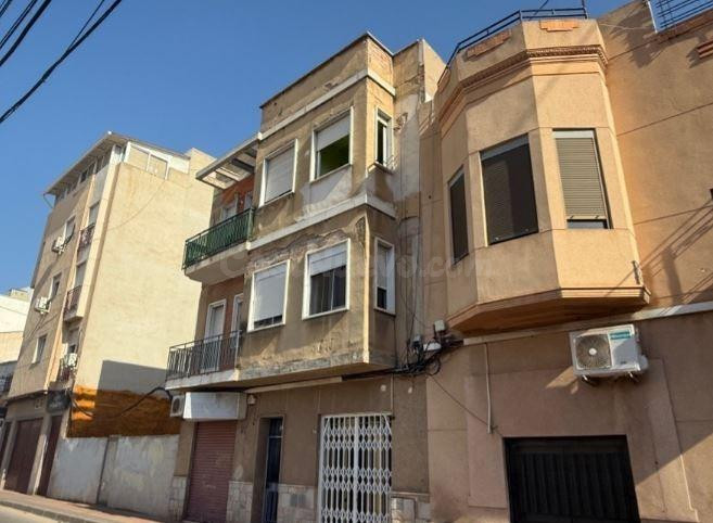 SE VENDE piso OKUPA en C CALVARIO  19 de Murcia