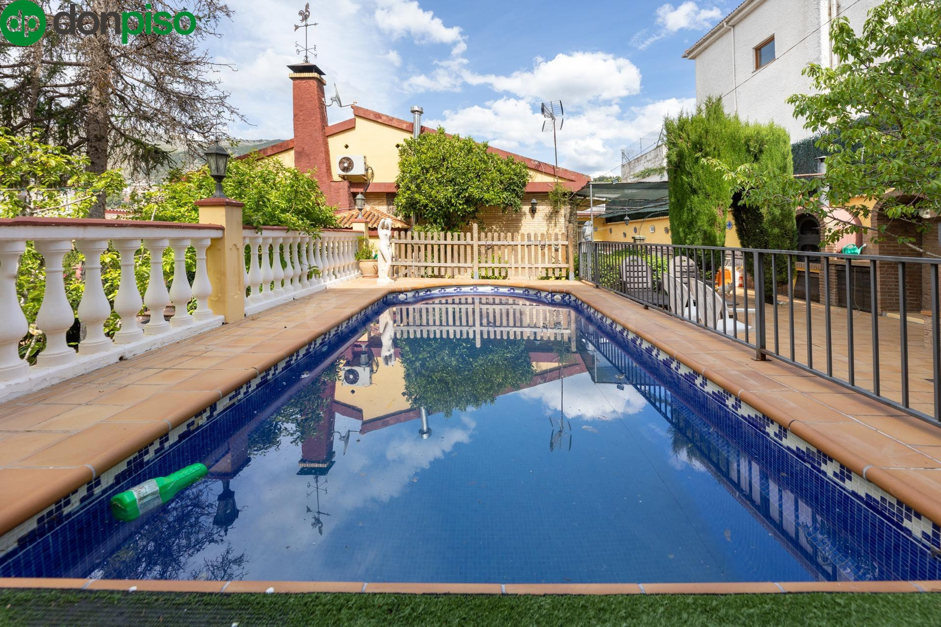 Espectacular chalet independiente con piscina en Alfacar