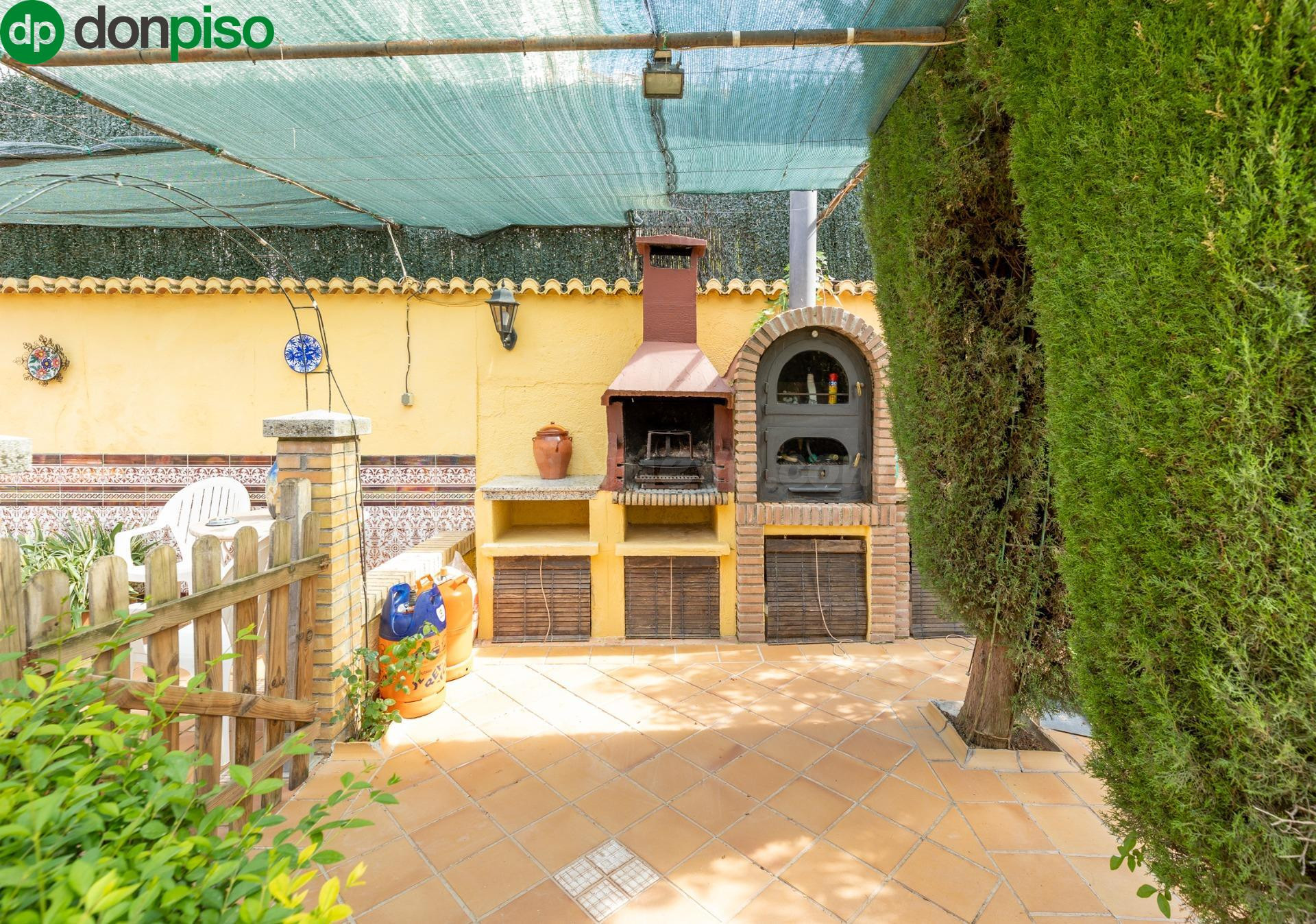 Espectacular chalet independiente con piscina en Alfacar - foto 4