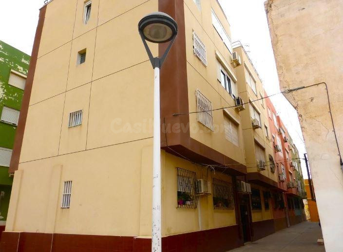 SE VENDE piso OKUPA en C Fragata  de Almería
