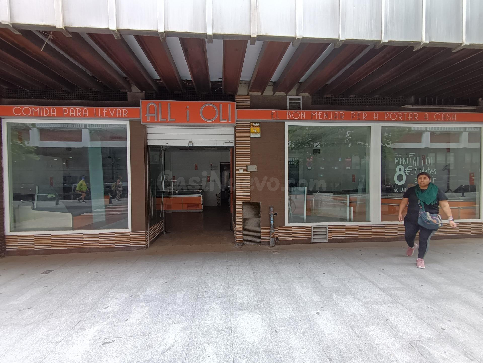 Amplio Local Comercial en Isabel la Catolica, Valencia