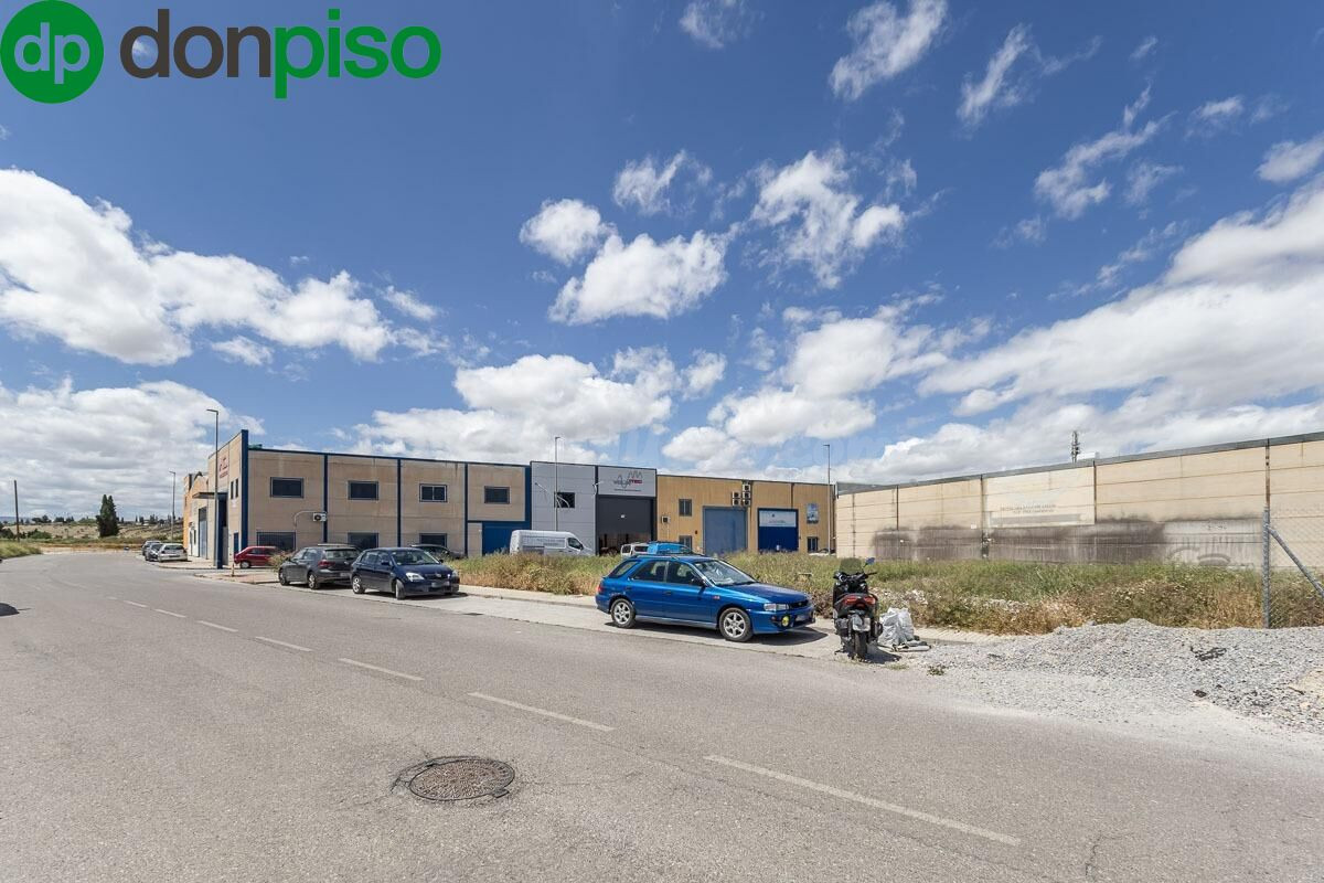 GRAN PARCELA EN ESQUINA CON 965 m2 Y 70 METROS DE FACAHADA, EN LAS GABIAS.