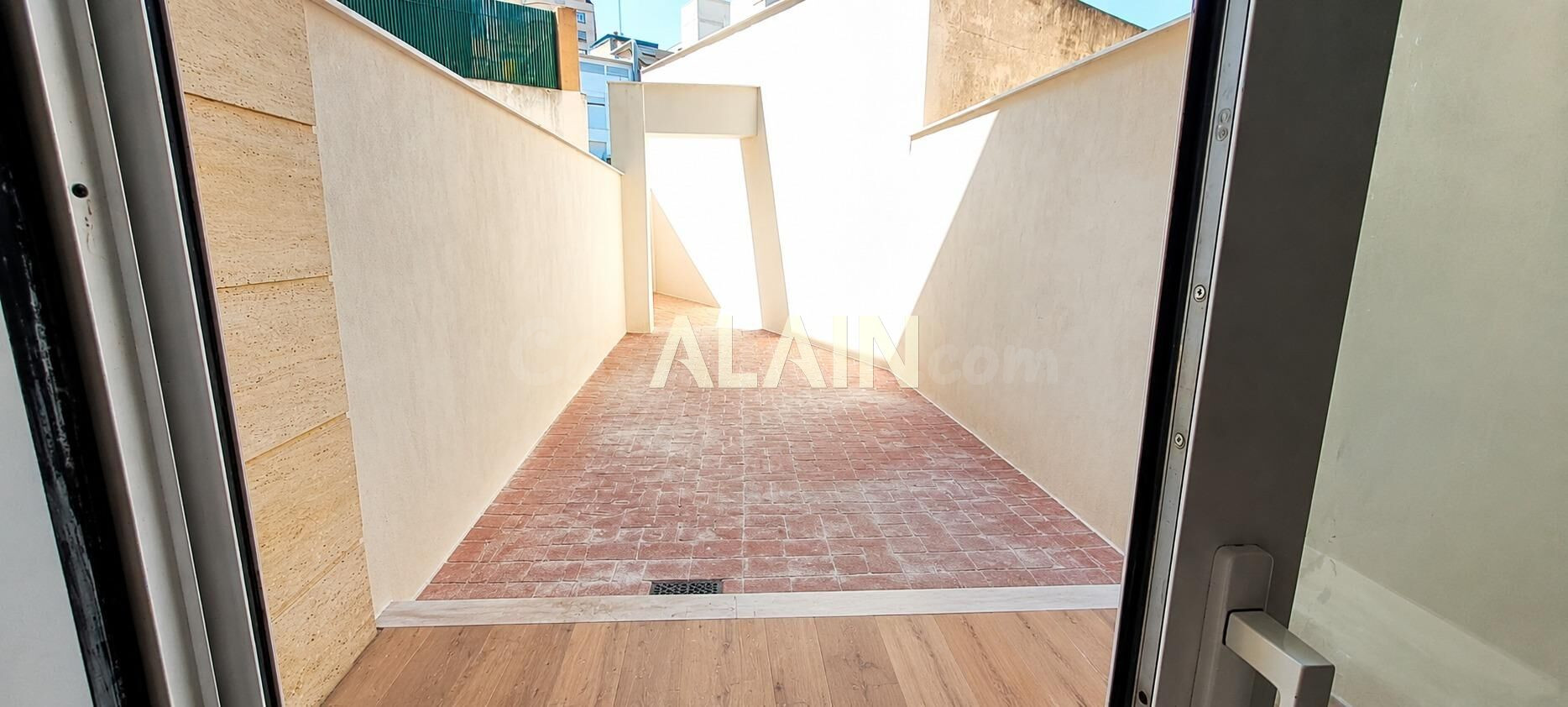 PISO EN VENTA CON DOS GARAJES EN EL ENSANCHE - VALENCIA. REF - foto 2