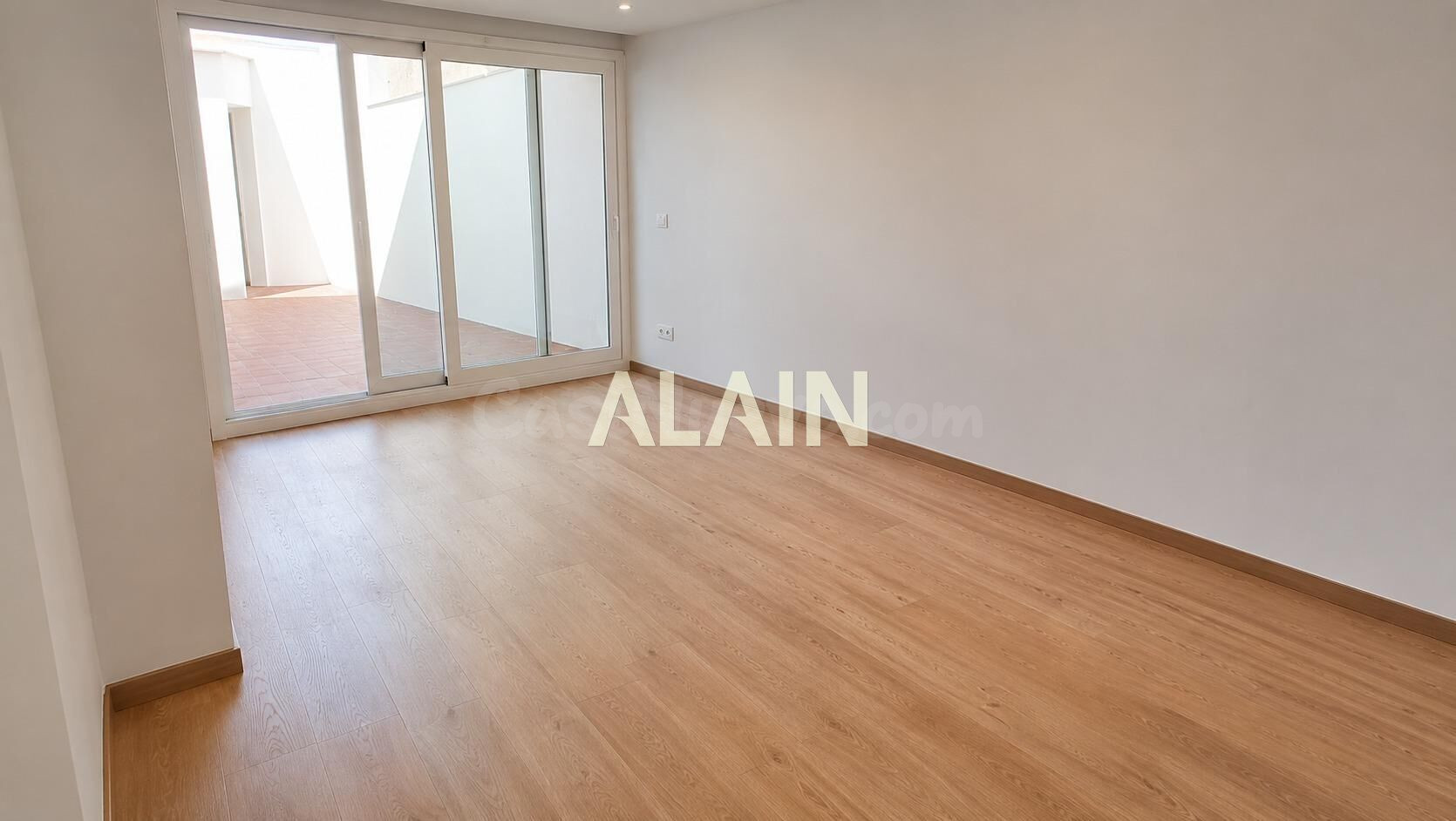 PISO EN VENTA CON DOS GARAJES EN EL ENSANCHE - VALENCIA. REF - foto 3