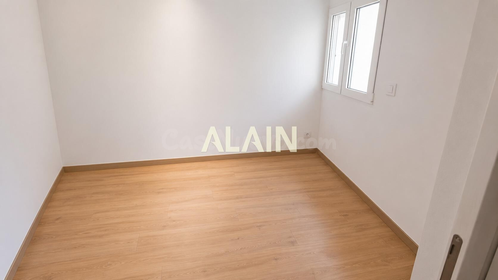 PISO EN VENTA CON DOS GARAJES EN EL ENSANCHE - VALENCIA. REF - foto 5
