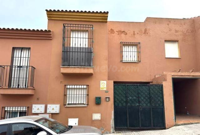 SE VENDE casa adosada OKUPADA en Alcala Algeciras (Cádiz)