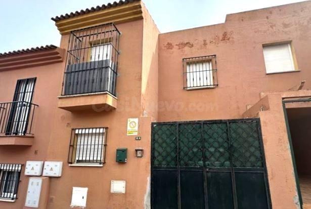SE VENDE casa adosada OKUPADA en Alcala Algeciras (Cádiz) - foto 2