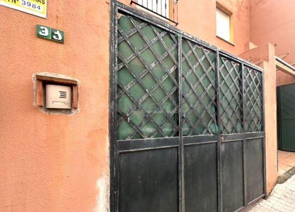 SE VENDE casa adosada OKUPADA en Alcala Algeciras (Cádiz) - foto 3