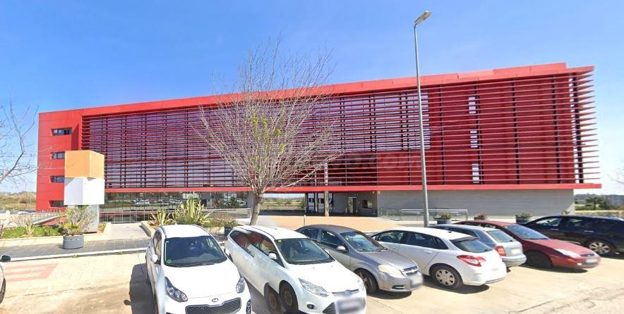 SE VENDE local comercial OKUPA en C Platino  de Salteras
