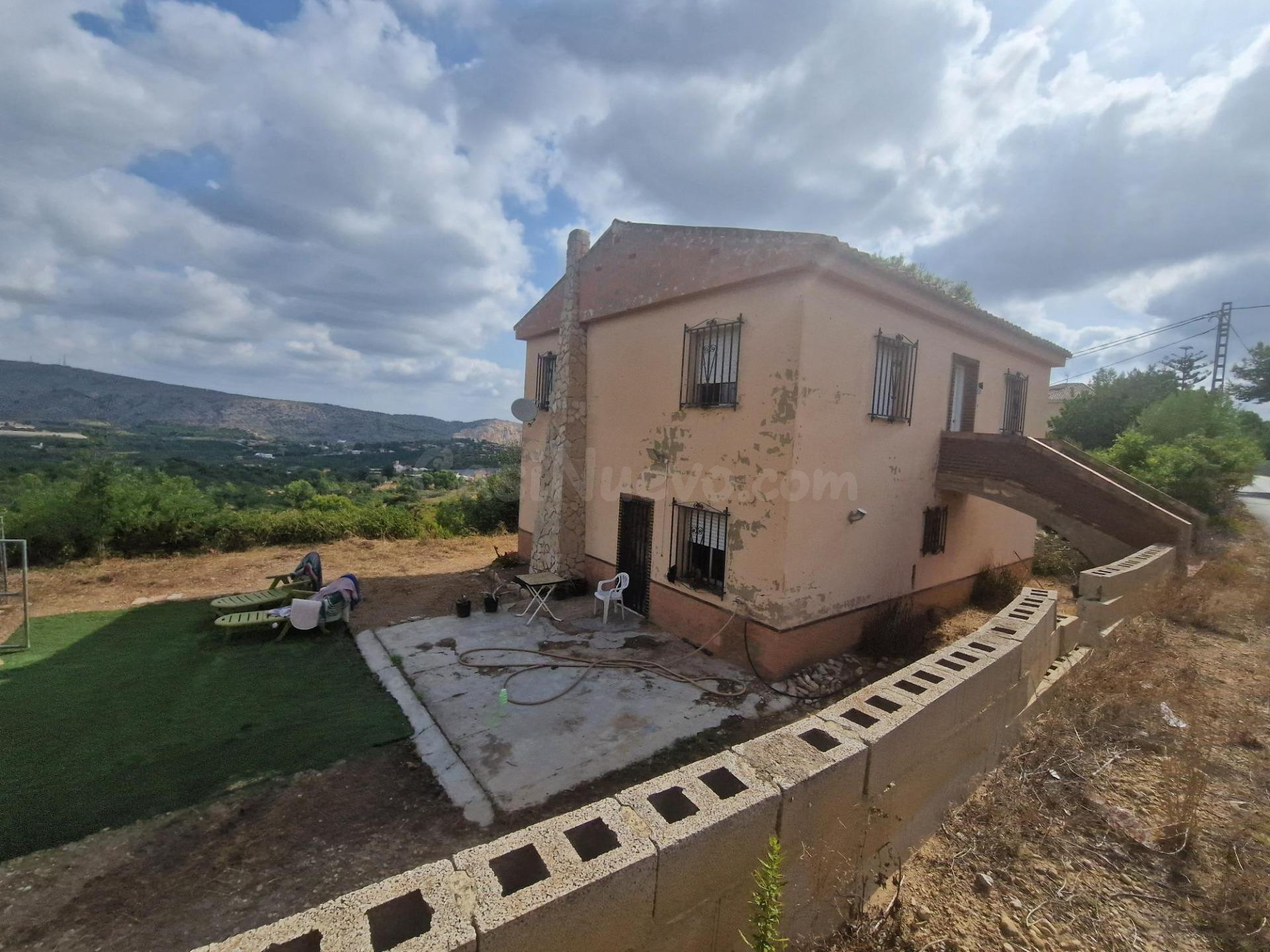 CHALET INDEPENDIENTE CON 166M2 CONSTRUIDOS EN TORRENT