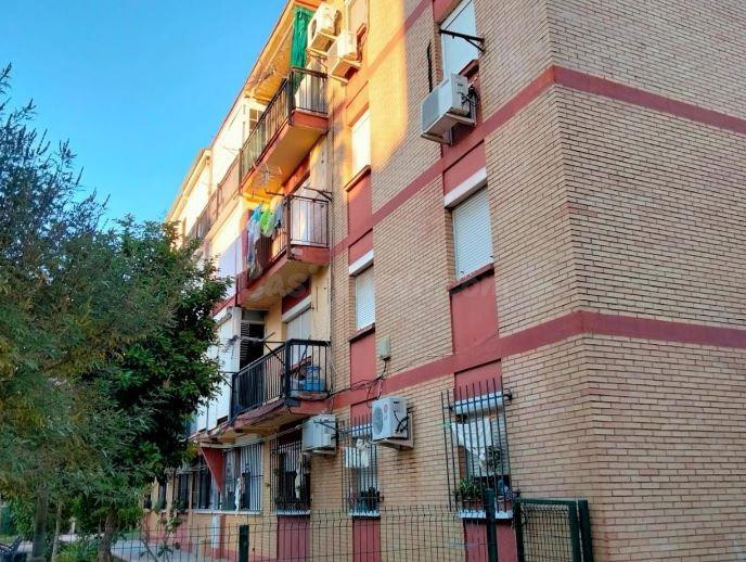SE VENDE piso OKUPA en C Rey Juan Carlos I Del  de Castillej