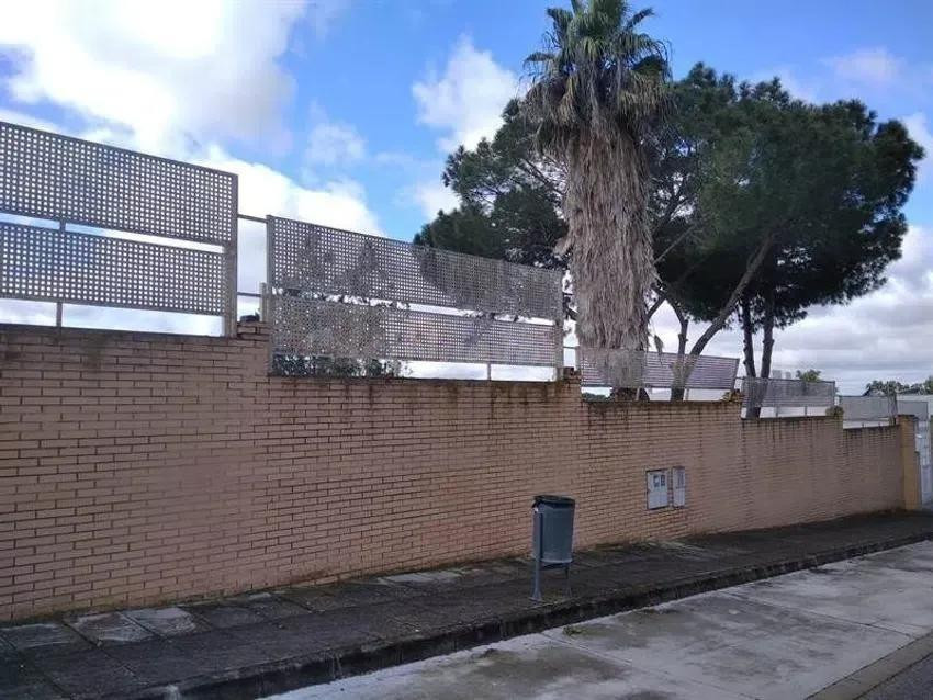 SE VENDE casa  OKUPA en C Sierra Maria  de Alcalá de Guada?