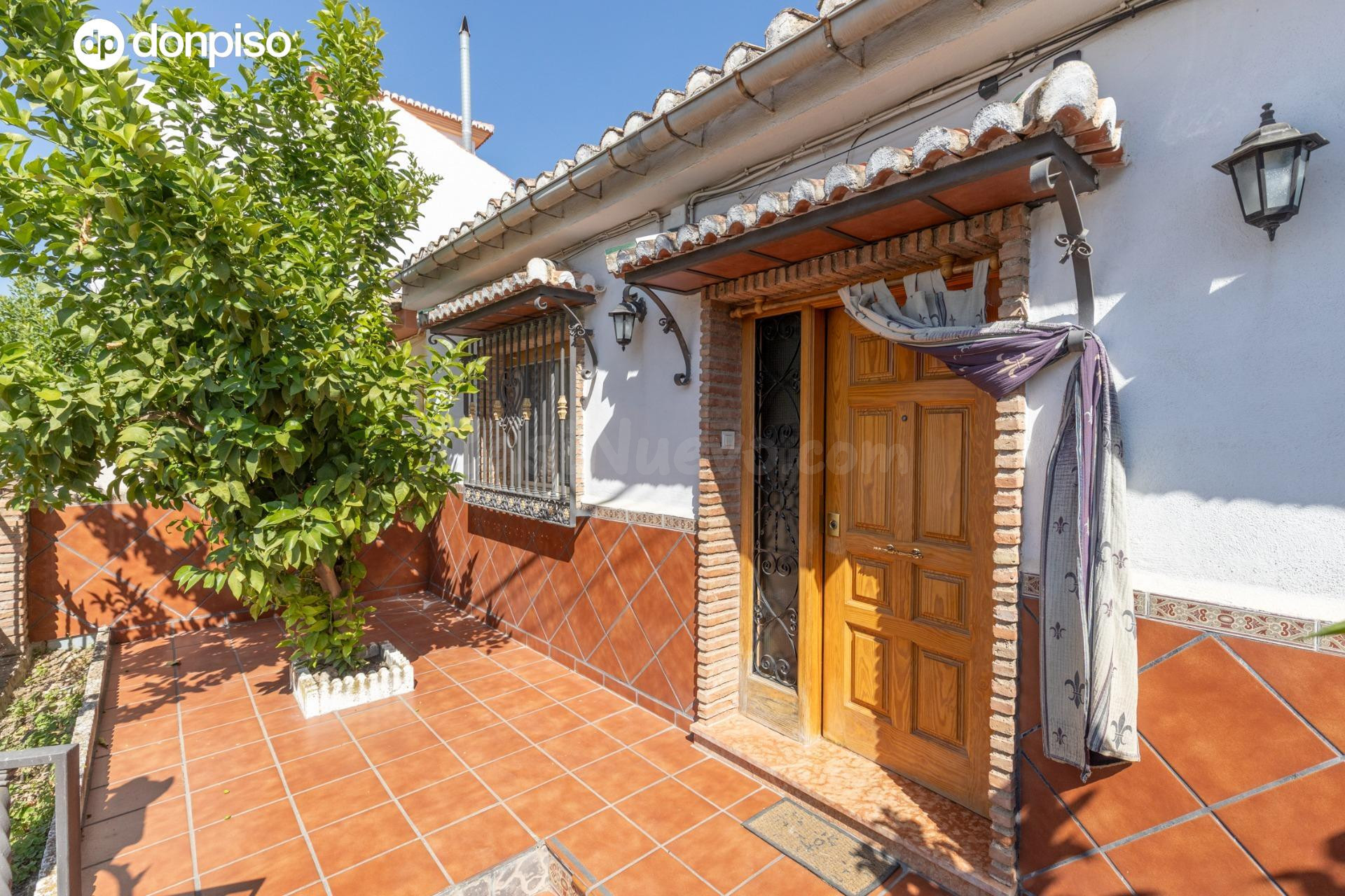 EXCELENTE OPORTUNIDAD EN LA ZUBIA CON PATIO Y JARDÍN