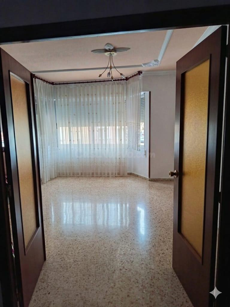 Local comercial y vivienda unifamiliar independiente