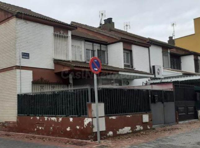 SE VENDE casa adosada OKUPA en C Pintor Murillo  de Daganzo