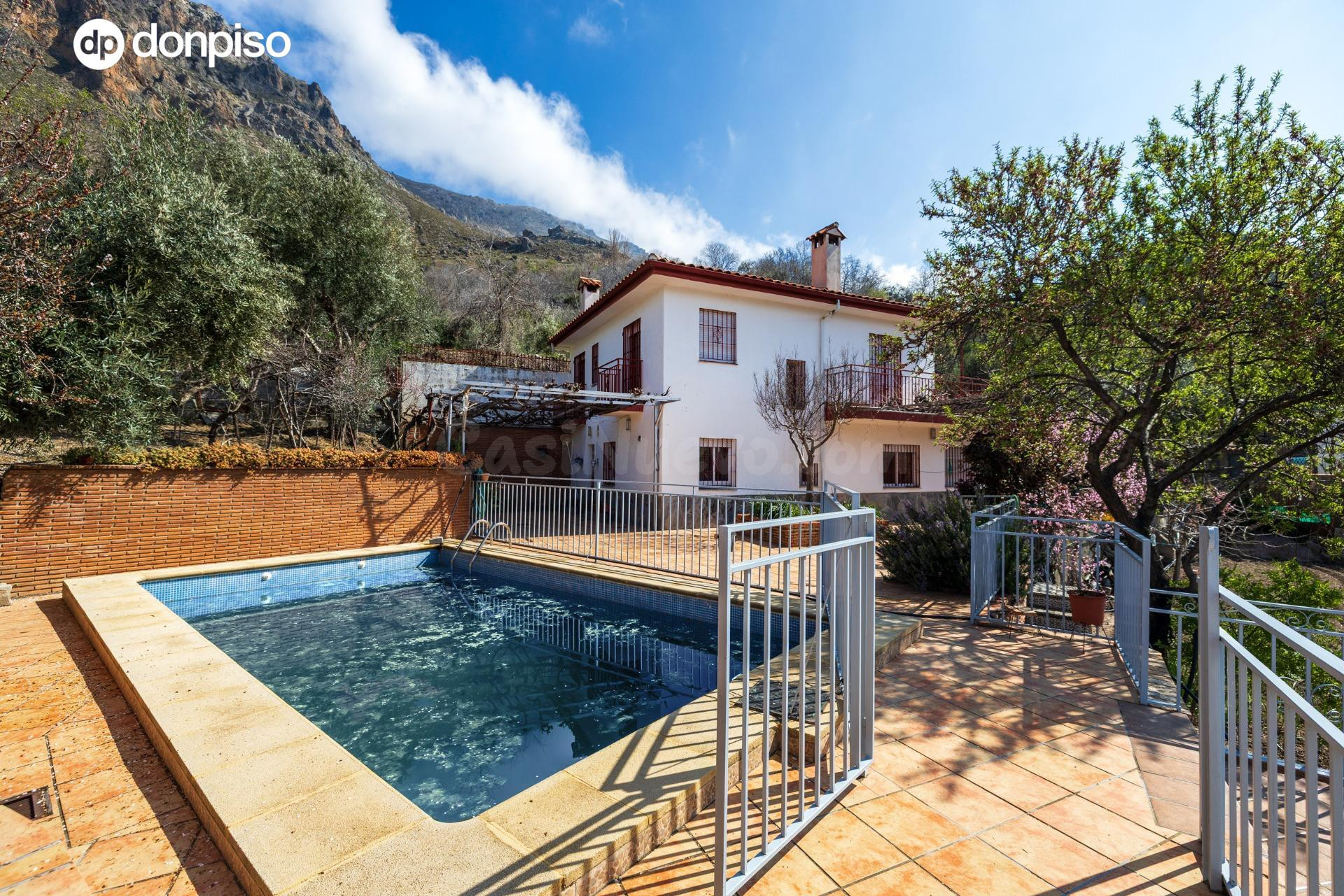 FINCA  URBANA ÚNICA CON DOS VIVIENDAS EN GÜÉJAR SIERRA