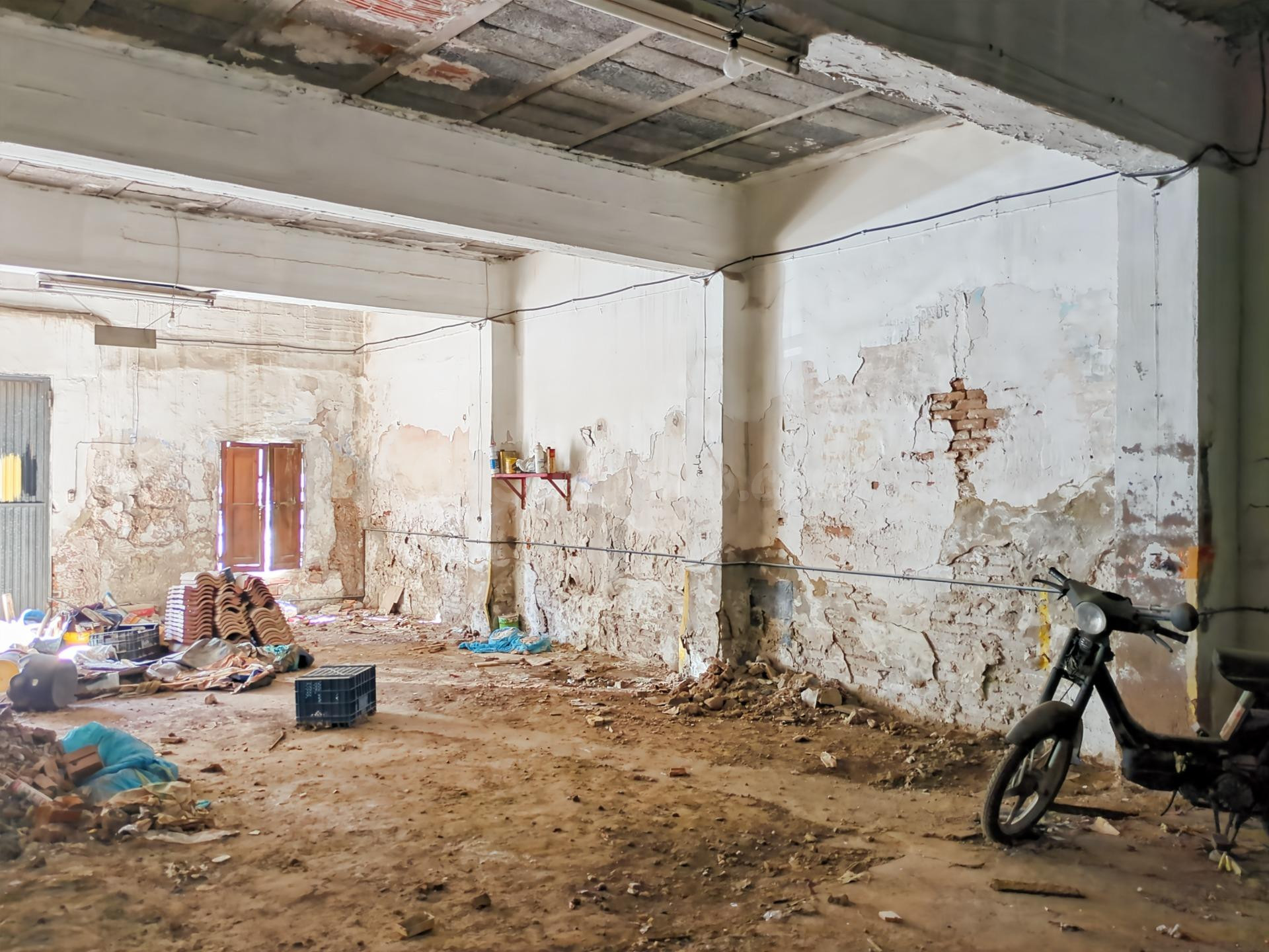 Amplia Casa en Playa Puerto de Sagunto a Solo 200 Metros del Mar - Oportunidad Única