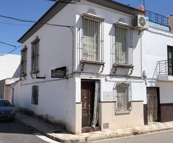 SE VENDE casa adosada OKUPA en C Pozo Nuevo  de Rubio (El)